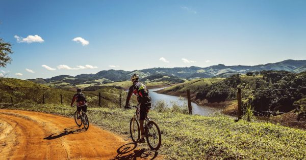 Rowery trekingowe a rowery górskie: Różnice i podobieństwa