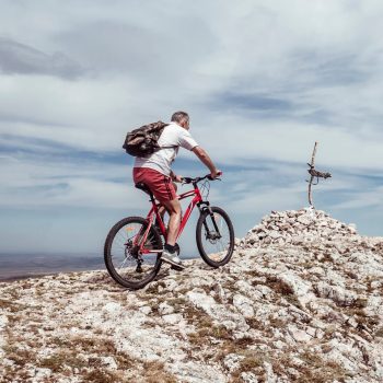 Jakie korzyści zdrowotne przynosi regularne korzystanie z roweru elektrycznego cross?